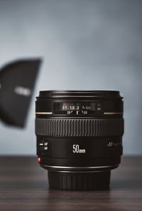 عدسة 50مم • فتحة f1.4 • تحتاج صيانة موتور