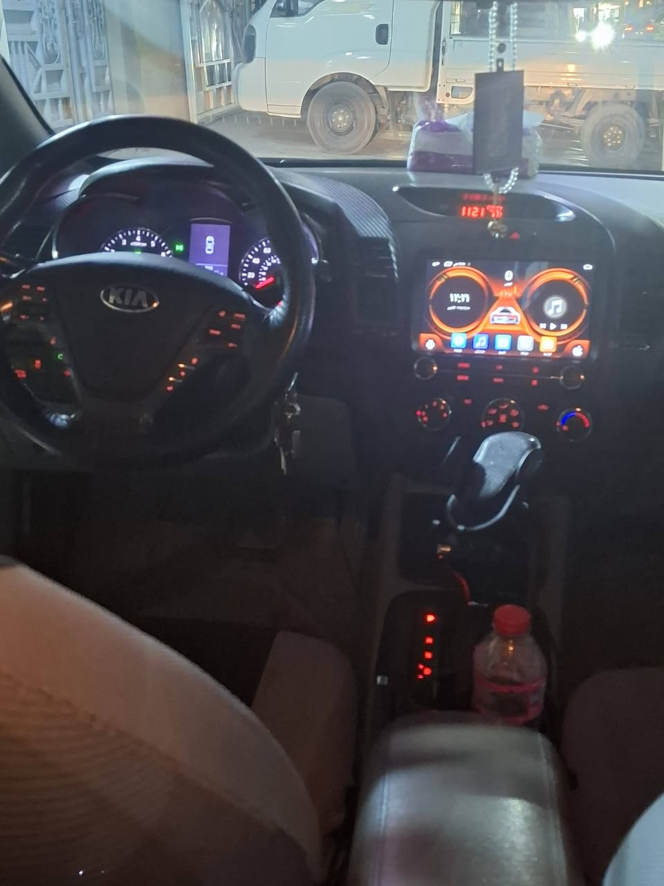 كيا فورتي وارد موديل 14 
محرك GDi 1800 
كير at  
ماشية 160 الف  
سنوية مدة طويلة
سونارها مثل ماموضح بالصور 
سيارة خير من الله بوجهك للشغل 
السعر 98$  
*********** واتساب فقط
