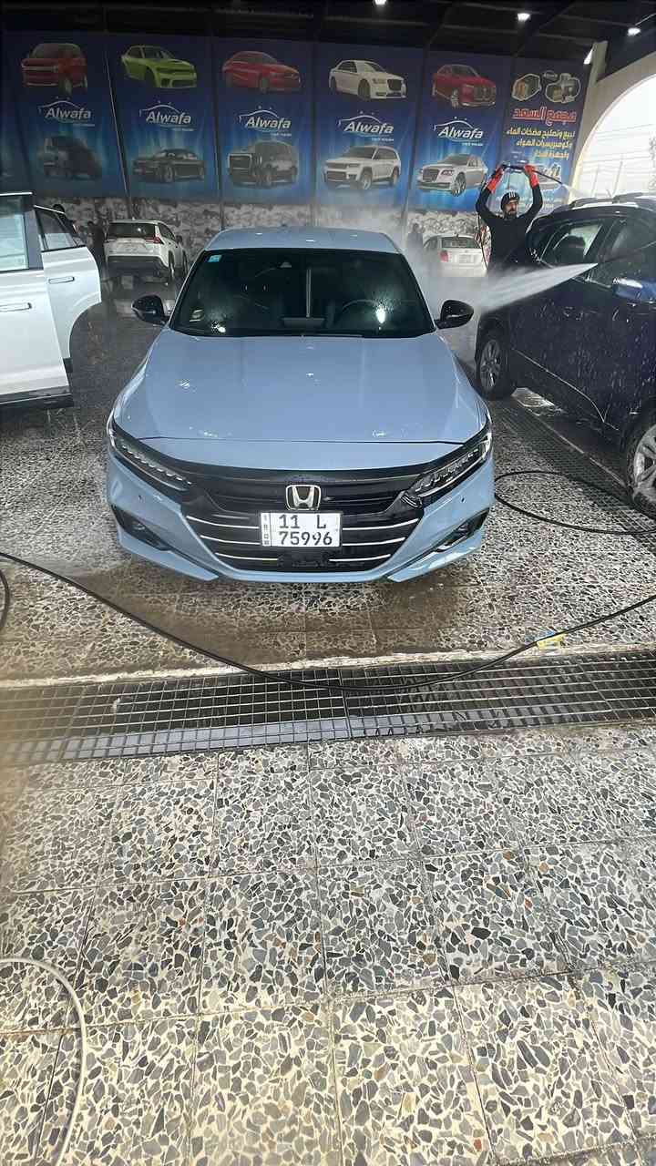 السلام عليكم
هوندا اكورد هايبرد سبورت ٢٠٢٢ 
ملكة الرزانه اليابانيه 
سيارة جداً اقتتصاديه تفويلتها ٤٥ لتر وتمشي ١٠٠٠ كيلومتر 
السيارة بدون صبغ فقط بارد 
لون مميز 
سيارة كلشي بيها بلادي وما مبدل بيها بس الدعاميه الاماميه 
محرك 2.0L هايبرد ( انظف محرك بكل الاكوردات الي موجوده بالعراق بموديلها ) الدهن اوكسادو بلاك اديشن من جانت ماشيه
 ١٥ الف  
مبدل بيها فقط بلكات من شركة اوتولايت والمعدن مالتهم اريديوم 
 رادار امامي
محافظة على المسار 
قيادة شبه ذاتيه 
كسنات قماش وجلد 
كامره خلفية بثلاث وضعيات 
عدادات نصف شاشه 
قير ازار 
٤ وضعيات قيادة (sport-Eco-normal-ev)
هاند بريك كهربائي 
وبعد هواي مواصفات 
السيارة مكانها الموصل 
للتواصل 
***********
***********
السعر ١٨٨ وبيها مجال للشراي
