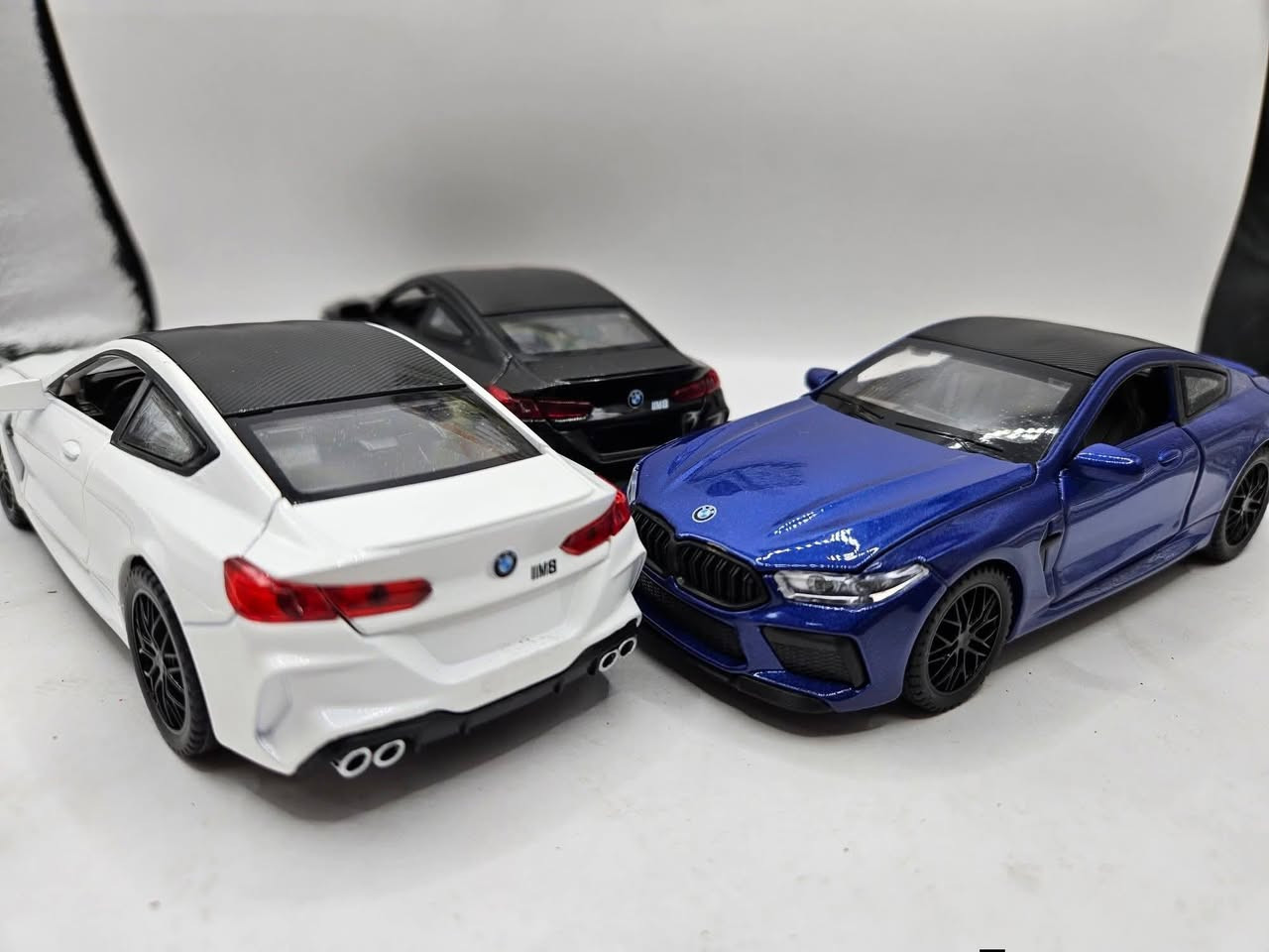 السعر 15 قطعتين 25 
BMW  حديد حجم 17 سم


**إذا كنت صاحب هذا الإعلان وتريد حذفه لأي سبب، رجاءا أرسل رسالة إلى الدعم الفني**