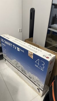 للبيع: تلفزيون LG Smart TV (جديد باكييت 📦) السلام عليكم.. عندي تلفزيون...