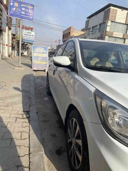 سلام عليكم سياره اكسنت مديل 2015سياره كفاله من الفتح والصبغ فقط بارد قليل بيه السياره كير محرك حداديه كله زين فقط التبريد عاطل وما مفحوص عطله شنو السياره مثل ماموضح امامكم بالتصوير كلش جديده السعر ١٠٨ورقه وبيه مجال للاستفسار ***********
