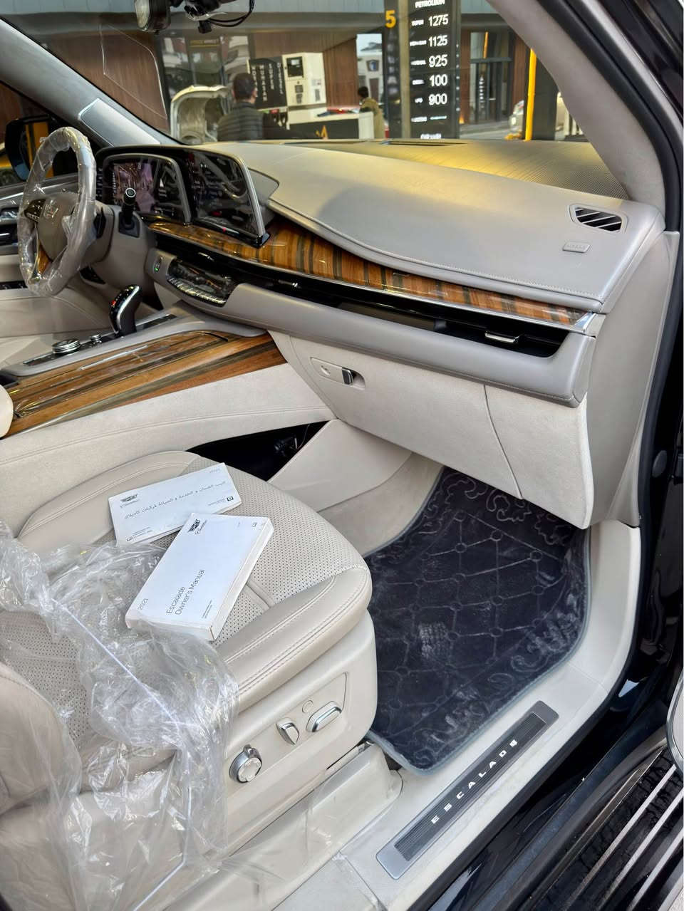 كاديلاك اسكاليد ( 2021 )  Espresso خليحي وكاله منصور Vip
اسود بلاك ادشن بلادي فول فول مواصفات 
ماشييه 70  الف سياره بدون صبوغ بدون بارد بدون رمل
خليجي وكالة المنصور وبعدهه بالضمان  
مكفولة كفالة عامة 
گير محرك بشرت مامفتوح 
المواصفات 
36 سماعة
سقف شاموا
كشن مساج
تشغيل عن بعد  
٣شاشه
‏‎5 كاميرات
‏‎5 بصمات
فور ويل
كشن رجاج 
دوسات كهرباء 
داتا شو 
بانوراما 
داخل جوزي 
لايت زنون عالي ناصي ٥ عدسات
‏‎4 شاشات بالدشبول والسقف والكشنات
تحكم بريك 
جنطه ذكيه جلاق
رادار تحديد مسار
رادار خلفي
رادار امامي 
رادار جانبي 
كشن تدفئة وتبريد سايق وراكب
كشنات امامية تدليك
كشنات خلفية تدفئة
مري شفط 
اشارة بداخل المراية
كشنات جلد 
كشنات خلفية منفصل VIP
علامة كاديلاك ضوئية بالدعامية الخلفية
الكشنات كهرباء 
ذاكرة ميموري ستيرن وكشن
قاصه 
ويل ٢٢ بلادي 
بااختصار السيارة فول للاخير 

مكان سيارة سليمانيه 
سعر 665$ ورقه
رقم صاحب سيارة 
***********📞 السليمانية, العراق
