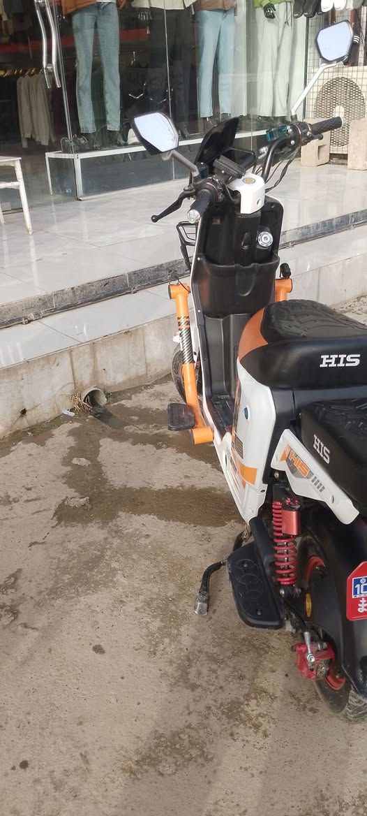 السلام عليكم دراجه شحن HlSللبيع مستعمله شهر ونص تقريبأ خمس بطاريات ٣٢ نوعية ولي ارقه نوعيه زائد شاحنتهاا وبصماة ثنين ليريد الدراجه يتصل على هذه الرقم ***********
