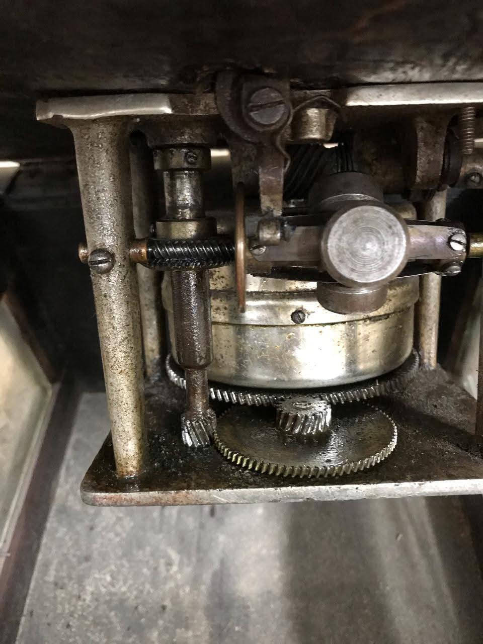 جرامافون انجليزي اصلي مختوم قديم بيحكي تاريخ شغال  ماركه ماستر فويس إنتاج 1940 وشغال  ٢ زمبلك شغاله تمام خشب عتيق سليم تماما دون أي كسور المقاس الاوريجنال الجرامافون دون أي تعديل ومعاه اسطوانه حجر اجنبي  و5أبره اصليه تحف وانتيكات ومقتنيات قديمه مناسبه للديكورات الفلل والقصور والكافيهات والمطاعم العريقه 
للإستفسار 

01200447428

01011385187

 #أنتيكات

#تحف_قديمة #VintageDecor #ClassicStyle

#زمن_جميل

#جرامافون

#Gramophone

#VintageVibes

#زمن_الفن_الجميل


**إذا كنت صاحب هذا الإعلان وتريد حذفه لأي سبب، رجاءا أرسل رسالة إلى الدعم الفني**