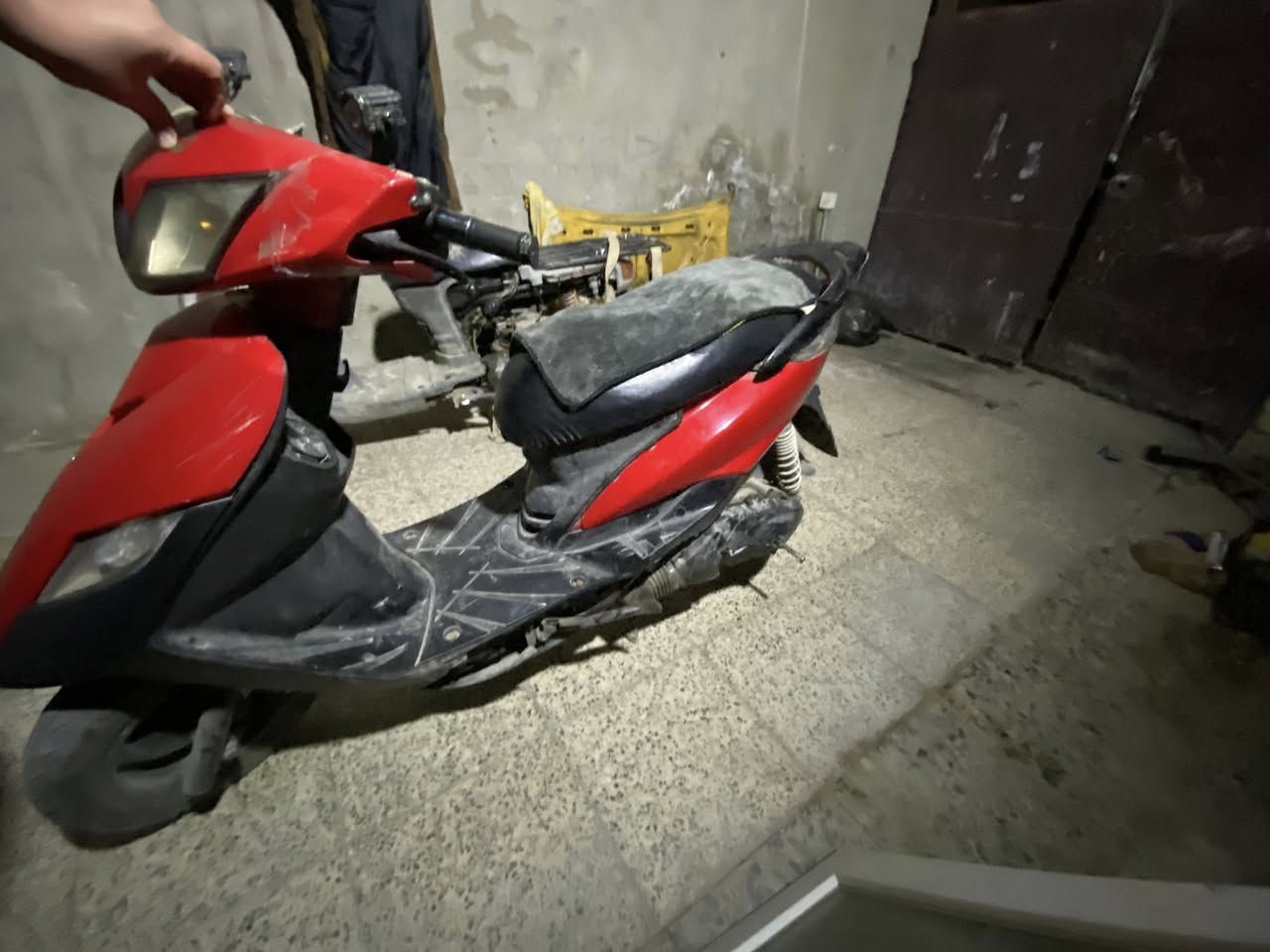 ثعلب للبيع 140سرعه  نضيفه كله شغاله كهربائيات شغاله جنت تاركه نقصه باتري باتريه منتهي ويحتاجله بانز كلج زنونات قويه صالنصه رياضي مكاني شارع فلسطين السعر 400 رقمي ***********
