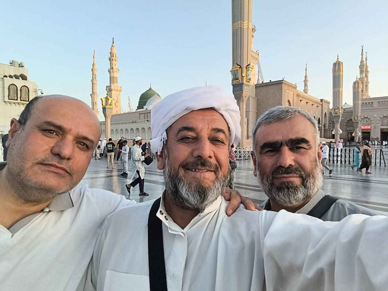 سلام علیکم کۆمپانیای فاعل الخیر لەئێستاوە گەشتی سەرەتای مانگی ۷ ڕادەگەیەنێت بۆعاشقانی ماڵەکەی خواوپەیامبەرەکەی بەفڕۆکەوبەسێ ژەم خواردنەوە تەنهابە ٨٥۰ دۆلارو بیست گەڵاکەش بۆخۆت وەرگرە ئێستاگەڵابەرزە زوکە ناوی خۆت تۆمارکە هەتا جێگاماوە گەشتەکەت بۆدێتە تەنهاپێنج گەڵا لەمە هەرزانترتان دەست ناکەوێ
فیزا
فڕۆکە هوتێل لەمەدینە مەرکەزیە
هوتێل لەمەکە محبس جن ارکان بکە
پاسی لە کەلارەوە بۆفڕۆکەخانەی بەغداو گەڕانەوە
سێ ژەم خواردن
جانتاواحرام و لەچک بۆخانمان
پاسی مەزارات 
پاسی بەردەوام لەهوتێلەوە بۆحرەم و گەڕانەوە لەحەرەمەوە بۆهوتێل
زوکە کێبڕکێ بکە لەئێستاوە جێگا کەمماوە 
کۆمپانیای فڕۆکەوانی گلۆبالی العالمی 
بۆزانیاری پەیوەندی بکەنە ئەم واتس ئابەوە
*********** واتس اب ئێستالە سعودیەم
