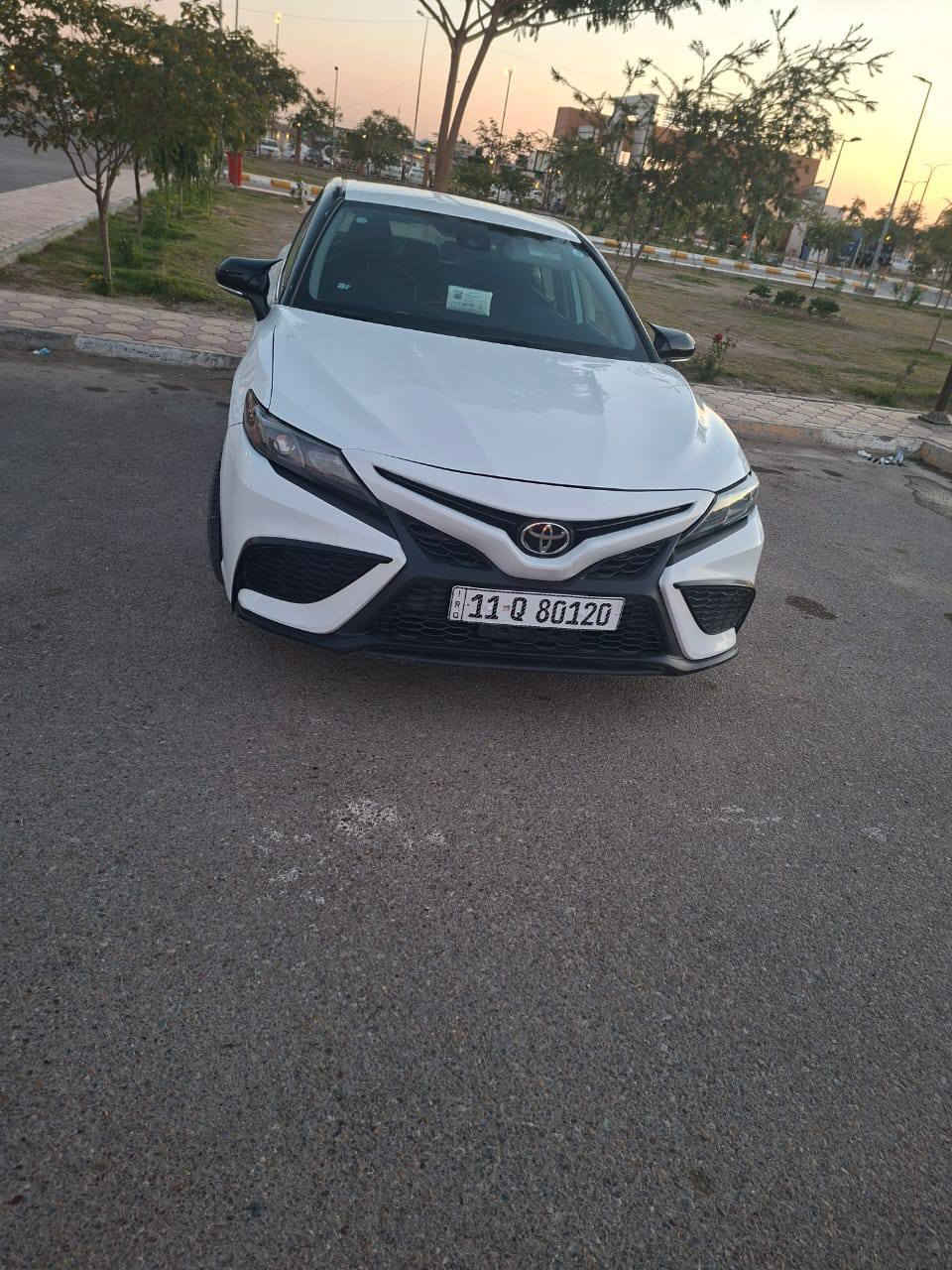 كامري موديل 24
مواصفات se
حادثه ربع الجاملغ الخلفي وحافة قبق الجنطه 
تخم تاير تبريد السياره جاهزه رقم بغداد 
ماشيه 54الف كيلو 
السعر 22الف وبيه مجال قليل 
مكانه الانبار الفلوجة 
***********
