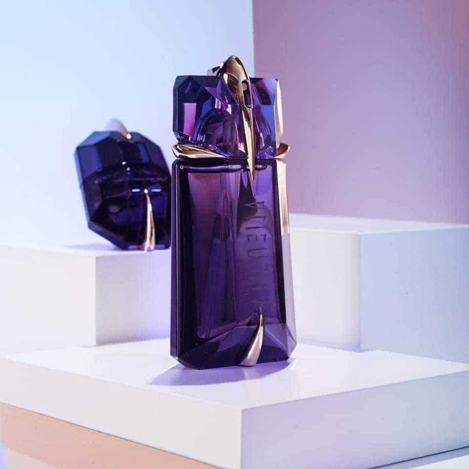 عطر MUTANT💜
هو عطر نسائي من ابتكار دار الأزياء الفرنسية تيري موغلر (Thierry Mugler)، وتم إصداره لأول مرة في عام 2005.🤩
 يتميز العطر برائحته الشرقية الزهرية الغنية، وبتركيبته المتميزة التي تدوم طويلاً على البشرة وتمنحها رائحة جذابة ومميزة التي تسحر الحواس واكثرها مبيعاً 🔥
متوفر توصيل


**إذا كنت صاحب هذا الإعلان وتريد حذفه لأي سبب، رجاءا أرسل رسالة إلى الدعم الفني**
