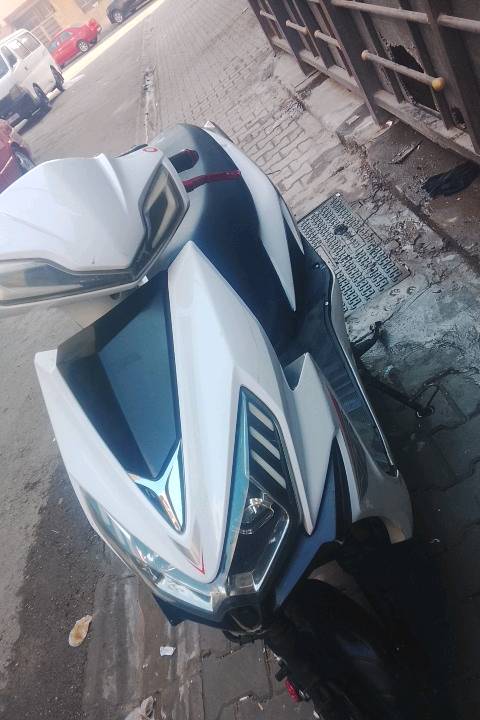 درجه شحن سرعهة 85حقيقه بطياريت 32انبير ليثوم شغال كل شي بيه بس الهورن ونقص مالتهة كفر مثل ما موضح بل صوره الخلفي والكدام دراجه نضيفهة  العنون رسلني علا الوتساب انطي الك او شيخ عمر معمل خايطه العسري حماده الحلاق بصفهة