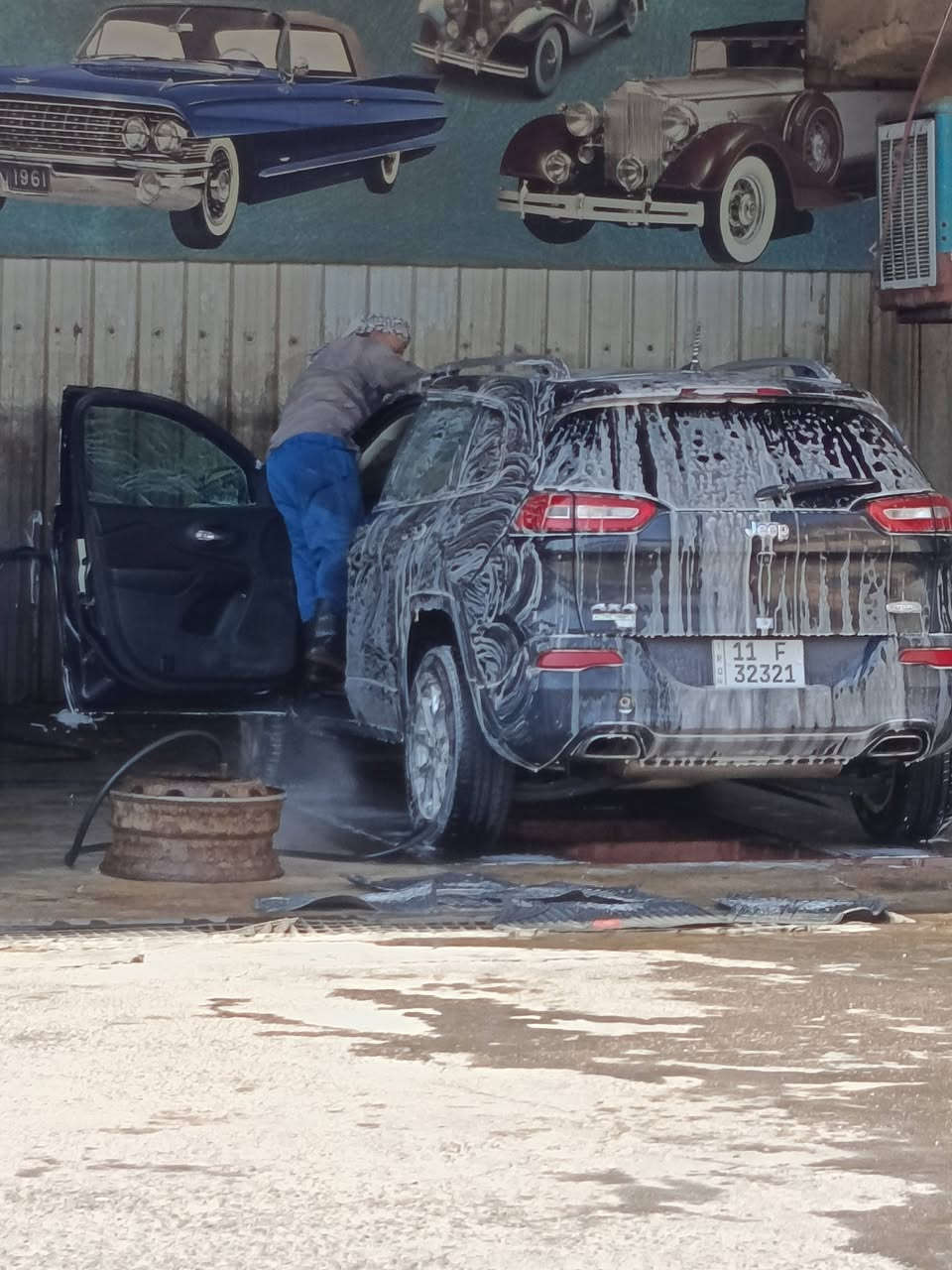 سلام عليكم جيب بزون موديل16 سعر 100 سعر رقم ***********
