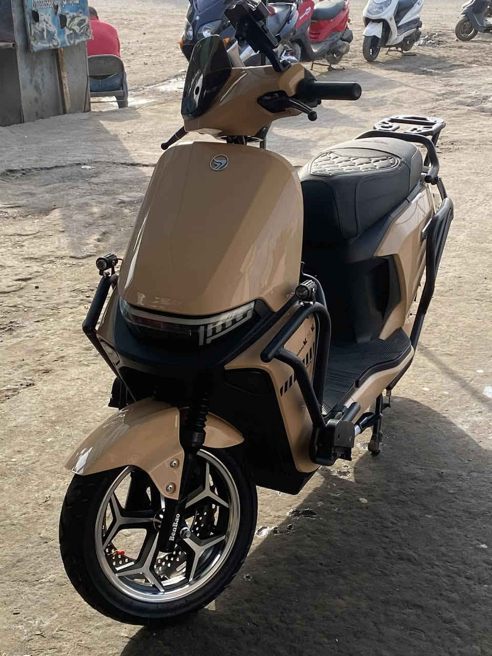 دراجة شحن جديده 6 بطاريات مكان تقاطع درويش للاستفسار *********** يجي ويا صندوك وسويجات ثنين وبصمه
