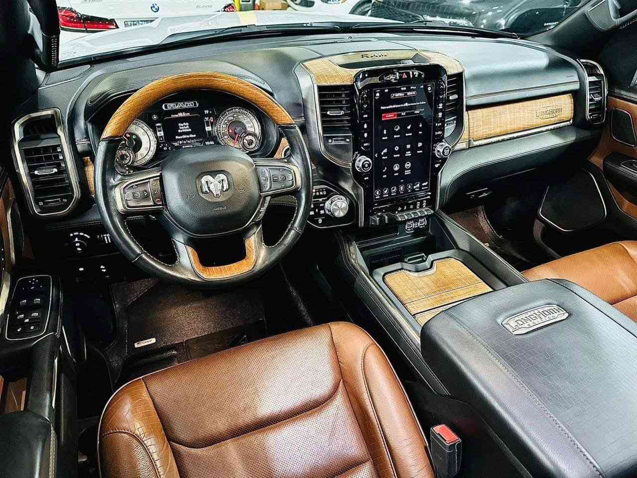 دوج رام 1500 اتروك
( لمتدد لونك هورن )

فول مواصفات 1/1 

مكفولة كفاله عامه من كل شي 

وجديدة على وضع الشركة 

رقم اربيل وكاله وتحويل

المحرك : V8 5.7L .

بصمات عدد 2 اصليات 

السعر ( ٤.٣٥ )

المواصفات :

* دفع رباعي 4x4. فور ويل

* رادار تفاعلي مع مانع تصادم امامي خلفي.

* نقطة عمياء. 

* تحذير الخروج عن المسار.

* 5 كاميرات (360) درجة. .

* استطفاف ذكي (اوتوپارك).

* دوسات جانبية كهربائية.

* المصابيح الأمامية زنون.

* كشافات الضباب زنون. 

* المصابيح الأمامية والمصابيح الخلفية LED. 

* دخول ذكي (بصمة). 

* تشغيل عن بعد.

* مقاعد من الجلد الفاخر. 

* المقاعد كهربائية مع ميموري.

* المقاعد الأمامية تبريد وتدفئة. 

* المقاعد الخلفية تبريد وتدفئة. 

* تطعيم الجلد بلونين والمعدن البرونزي والخشب الملكي الفاخر.

*الستيرن تدفئه 

* شاشة كبيرة تيسلا.

* حساسات امامية وخلفية.

* سقف بانوراما. 

* مكيف خلفي.

*محدد سرعة.

* ويل كروم قياس 22 انج.

* مرايا كهربائية جانبية من الكروم قابلة للطي كهربائيا.

* مرايا مع خاصية التعتيم الذاتي

* شاحن موبايل لاسلكي (واير ليس).

* الشباك الخلفي كهربائي. 

* المرايا الجانبية تدفئة. .

* غطاء من الجلد للصندوق الخلفي .

*رام بوكس (صناديق تخزين جانبيه)

* امكانية تعديل ارتفاع دواسات البنزين والبريك.

* هاند بريك كهربائي.

* جوبلسات جگات تصعد وتنزل

وعن طريق البصمه أيضا 

* مساحات تخزين إضافية تحت المقاعد 

وتحت الدوسات

* طخم تايرات جديد مع باتري. 

***********. رقم صاحب السياره
