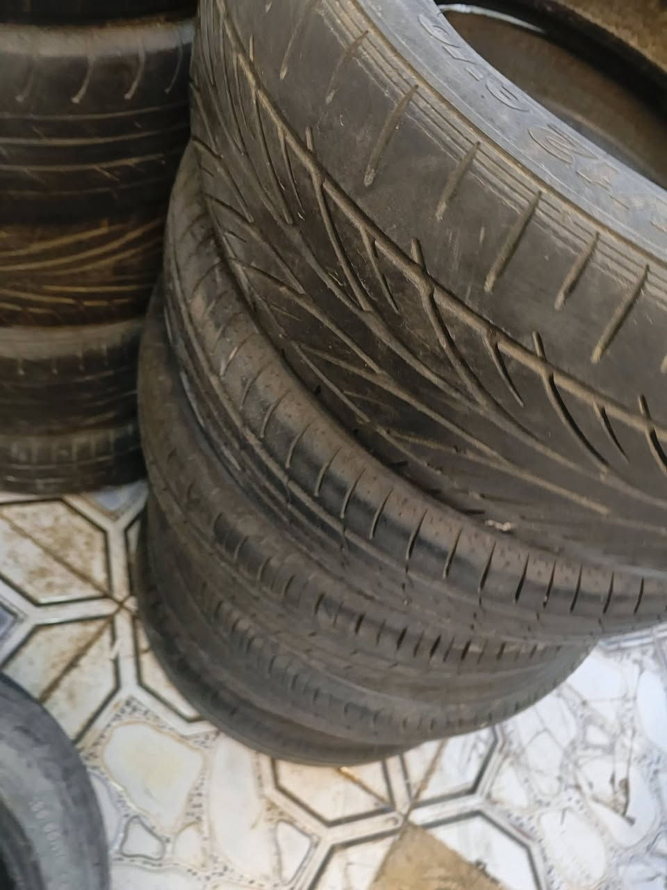 السلام عليكم تايرات باله ياباني لافتيه ولاركعه ابطنه نضيف للبيع شلعه واحده الزوج ب15 قياس 15و14 رقمي للتواصل ***********بي وتساب
