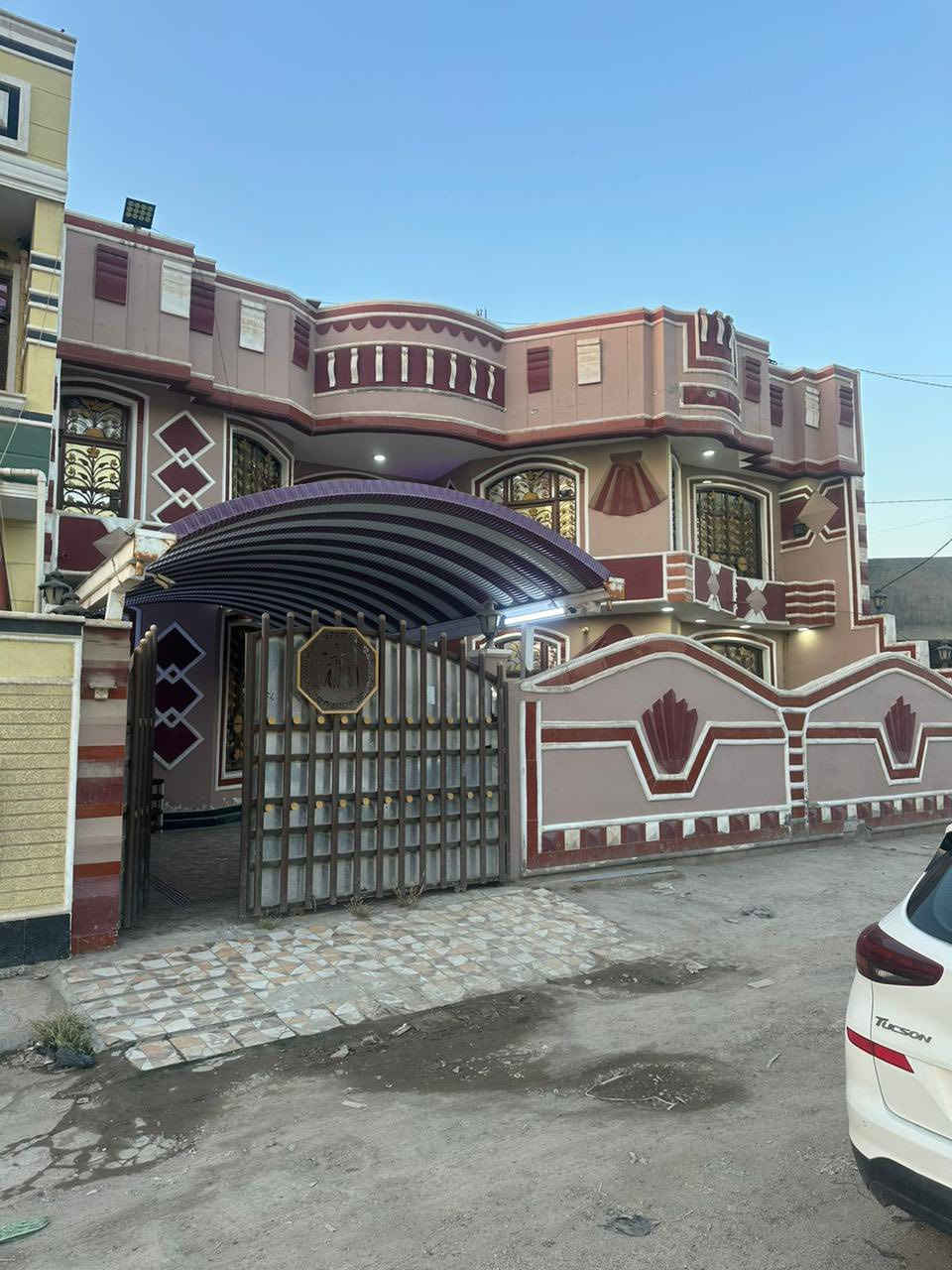 #للبيع  دار طابقين موقع طابو زراعي ملك صرف
مساحه ٣٠٠  متر 
واجه ١٥ متر 
نزال ٢٠ متر 
شارع ١٥ متر 
سنة البناء ٢٠١٦ 
يتكون الدار من طابقين الطابق الأول 
استقبال ٥ × ٦ 
صاله ٥ × ٥ 
غرفتين نوم ٥ × ٥ 
مطبخ ٦ × ٤ 
منور ٢ × ٣
صحيات داخليه وصحيات خارجيه مع ترك على داير البيت بعرض متر واحد
الارضيه كرانيت والبناء طابوك والسقف صب مسلح 
 الطابق الثاني 
غرف نوم ٥ × ٥ 
غرفة نوم ٥ × ٥  
صاله ٤ × ٤ 
باقي التفاصيل موضحه في مقطع فيديو والصور 📷 
الموقع بابل قضاء المحاويل حي الرسول او حي ابو اريج سابقاً🏛

🌿🌿🌿🌿🌿🌿🌿🌿🌿🌿🌿🌿🌿
#للإستفسار  عن السعر 210 مليون وقابل للتفاوض

الأتصال 
***********

***********
