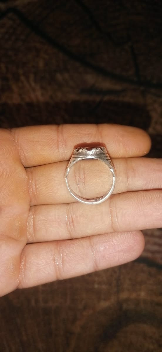 خاتم يماني مرصود قديم كلش صياغة فضة عيار ١٠٠٠ نقية القطعة نوادر وزنة تقريبا ١٥غرام


**إذا كنت صاحب هذا الإعلان وتريد حذفه لأي سبب، رجاءا أرسل رسالة إلى الدعم الفني**