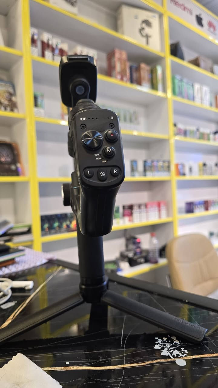 FeiyuTech SCORP Mini P 
مانع اهتزاز (Gimbal) ثلاثي المحاور مخصص لتثبيت الفيديو أثناء التصوير، مناسب للموبايل  
✅ أهم المميزات:
🎥 تثبيت احترافي ثلاثي المحاور (Pan / Tilt / Roll)
📱 يدعم الهواتف الذكية

🔄 أوضاع تصوير متعددة (تتبع الوجه – تتبع الحركة – FPV – Lock Mode)
🎮 عصا تحكم (Joystick) للتحكم السلس بالحركة
🔋 بطارية قابلة للشحن تدوم لعدة ساعات
🤳 مناسب لصناع المحتوى، التيك توك، اليوتيوب، السفر، التصوير اليومي
السعر 145 الف 
جديد مالته سعرها 235 الف 
شراي اتصل ع هذا رقم ***********
