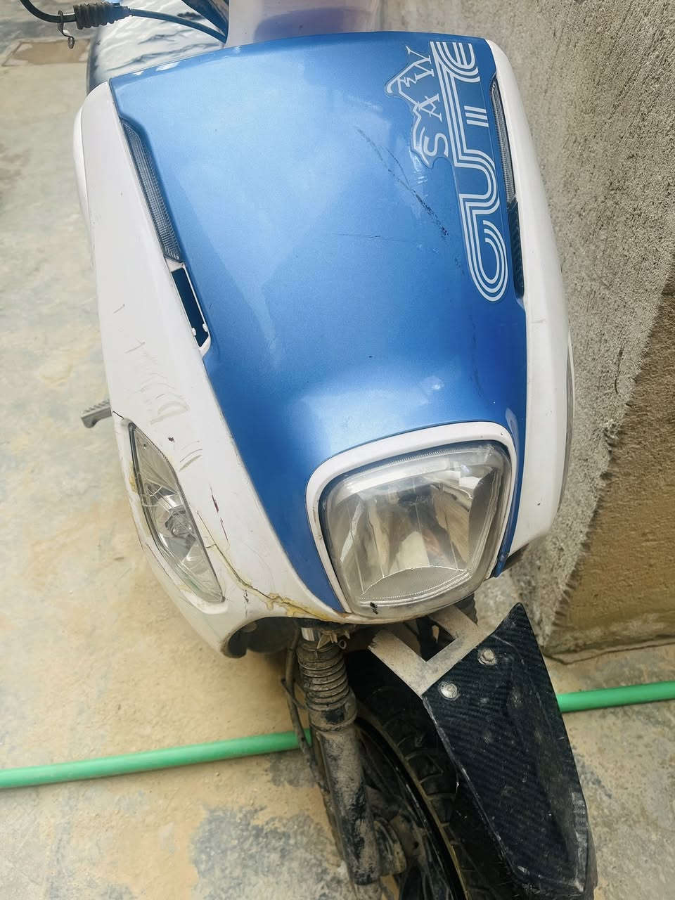 السلام عليكم دراجه بوليس صيني ..مشدود محرك ماكس عدله ياباني .دراجه كهربائيت كله شغاله سلف شغال عوزه بس باتري ..دراجه محركه كايم ..السعر 150 وبيه مجال حگ الجيه ..***********..هاذه رقم التلفون وبي واتساب.
