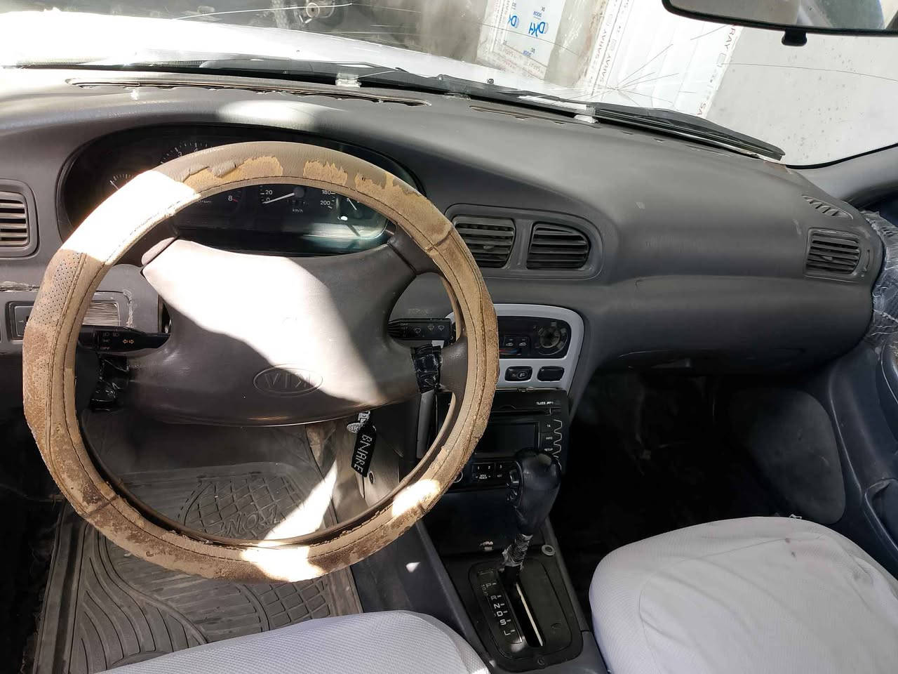 کیای کریدوس 1995 سەنەوی ئەسلێ. گێر ئۆتۆماتیک  مەکینە و گێر بە شەرتی فیتەر کارەبای مزبووت گەرمی ئیش دەکات کامل ئەشیای ساردی پیوەیە بێ عەیبە تەجیل و کارەبای ئیشارات و هەموو شتێکی ئیش دەکات نرخی 16گەڵا و مەجال
ژ.م *********** یان*********** Singapore
