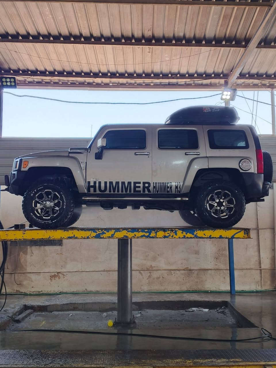 يا الله السلام عليكم للبيع سياره همر 2007 H3 سياره بسمي تحويل ثاني يوم السياره بلاديه لا ضربه ولا صبغ كهربائيات كلهه شغاله تخم تاير نص عمر صدر خير من الله مكينه وكير جدد مال حاويه خمسه سلندر 3700  السياره جاهزه نقص بس تبريد السعر 70 وبيهه مجال حك جيه مكاني بغداد الزعفرانيه رقمي‎0771 586 2361
