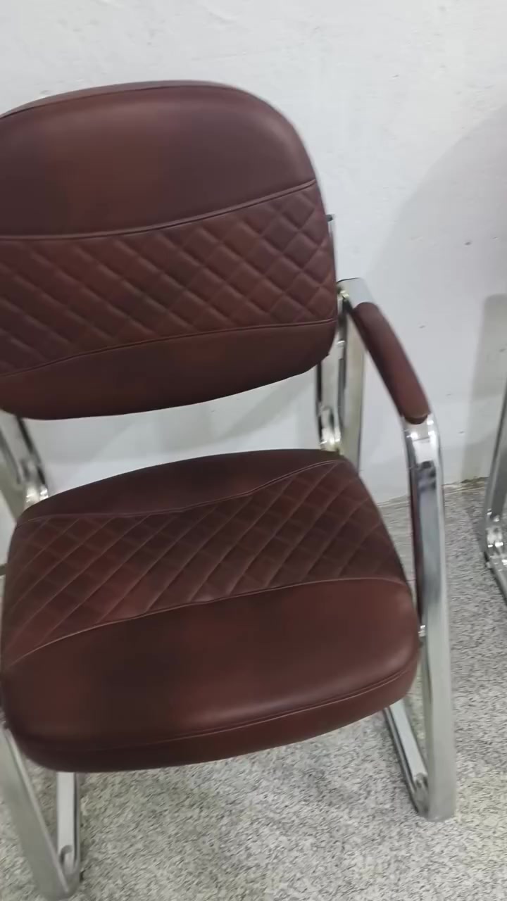 6كراسي ثابت وكرسي دوار للبيع السعر 325 كرمة علي للتواصل ***********
