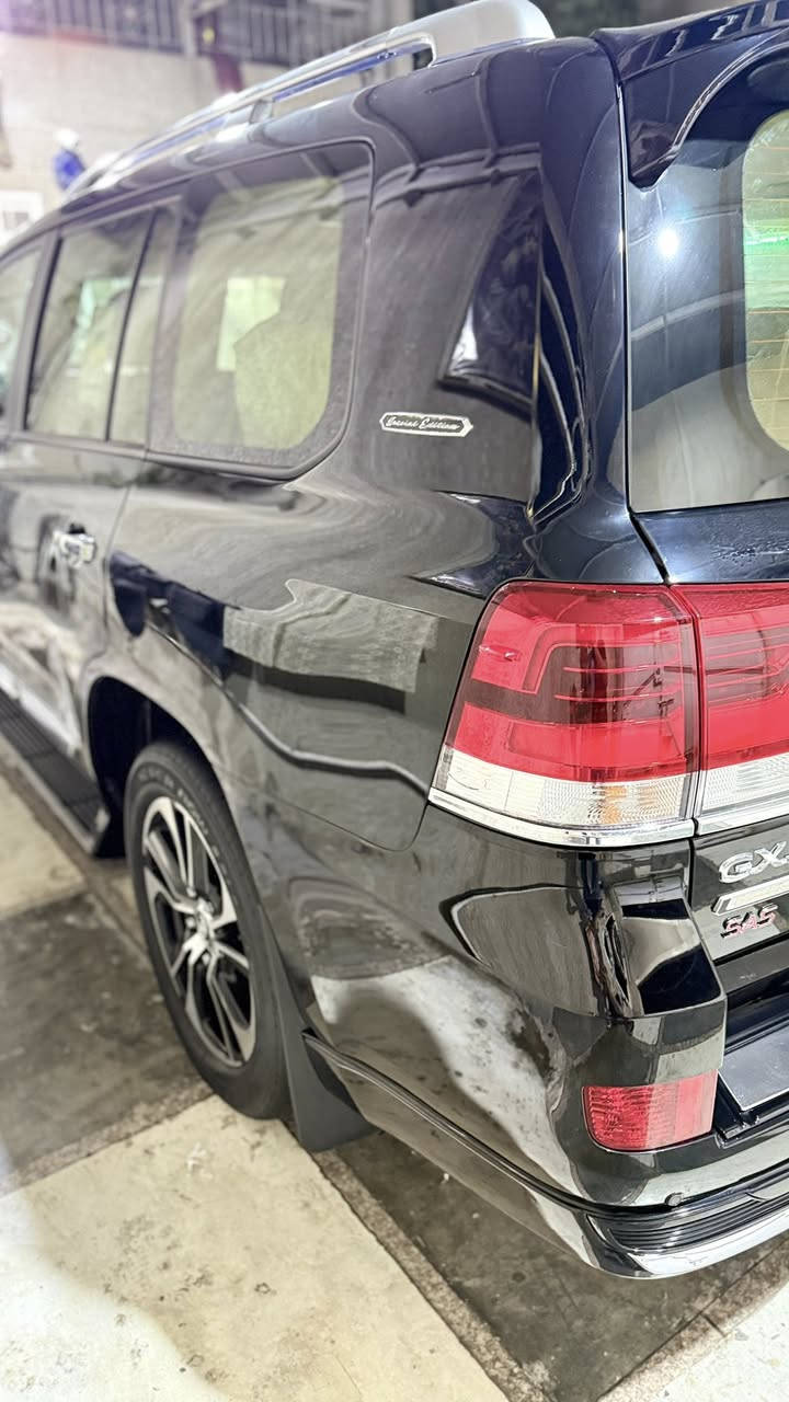 السلام عليكم
للبيع تويوتا لاند كروزر G.X.R موديل2021 فئة كراند تورنك V6 4000وكاله ساس باب ثاني  السياره رقم سليمانيه ب اسمي الرقم الجديد ماشيه 53km  🥇الف حقيقي
مواصفات السيارة.✅
*فتحة💎 
* . كراسي كهرباء
*.كشنات جلد . 
* شاشات كبيرة بلاد ام الترحيب .
*حساس امامي خلفي
* . جنطة كهربائيه .
*تحكم ستيرن جهتين .
* مري شفط .وقلاب عند الرجوع إلى الخلف 
* تشغيل عن بعد .
* اشاير ترحيب . 
*كشنين كهربائي 
* شاحن لاسلكي وايرليس . 
*8 ايرباك 
*دبل ماوس.
*فور ويل 
*. ترحيب .
* ثلاجة . 
*لايت زنون كشافات  .
*كروز سرعة . 
*تحكم كهربائي بلمري . 
*ويل كب كروم حجم 20 .
*زراكات لايت 
العنوان:بغداد📍
 
للاستفسار ☎️***********
