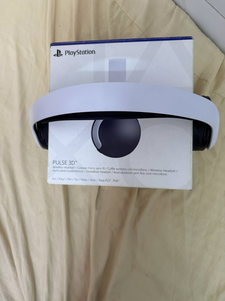 سلام عليكم جهاز بليستيشن 5 للبيع لا داخل تصليح ولا ايشيء كله كامل بدون اي نقص و معاه 2 يدات و معاه سماعه بليستيشن 5 الاصليه اشتريتها ب 100 دولار و يو بي اس 1500 مكزما و هارد 1 تيرا الاصلي ضد الكسر  و 6 اقراص كما موضح بلصور وحساب بلي مصروف عليه اكثر من 500 دولار من العاب و شحن للالعاب و غيره كما موضح بلصور و يجي وياه جوستيك بليستيشن 4 هديه و سماعات اخرى اصليه هديه السعر ب 850 و بي مجال بسيط مكاني بغداد و للتواصل ***********
