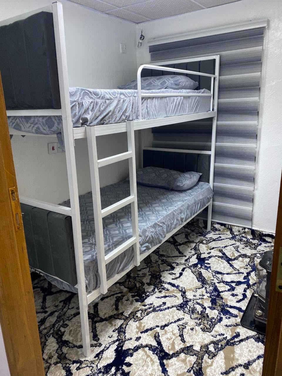 سرير حديد ابيض او اسود 
سرير حديد ودوشمة طابقين
قياس 90 في 190 
او اي قياس حسب الطلب


**إذا كنت صاحب هذا الإعلان وتريد حذفه لأي سبب، رجاءا أرسل رسالة إلى الدعم الفني**