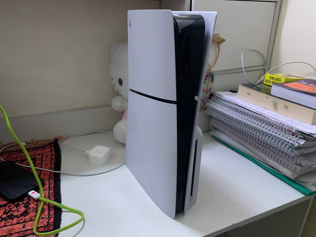 جهاز بلي 5 سلم slim مستخدم استخدام خفيف متوفرة جميع ملحقاته؛

1- جويستك سليمة.

2- جميع كيبلات الجهاز نفسه بدون تبديل.

3- مع وجود لعبتين elden ring الدن رينق، resident evil 4 رزدنت ايفل 4 مخصصات للps5 (القرص نفسه). 

مع جهاز UPS بقدرة 1500VA مخصص للPS5 من نفس الشركة. مدة تشغيلة تتراوح من 10-15 دقيقة حسب نوع اللعبة

مع وجود الكراتن الاصلية للشركتين SONY&NEXXT. 

السعر المطلوب فيه هو 900 الف دينار

للتواصل *********** واتساب/تليجرام فقط

مكاني بغداد / مدينة الصدر قرب نادي الجولان او جامع الائمة المعصومين.
