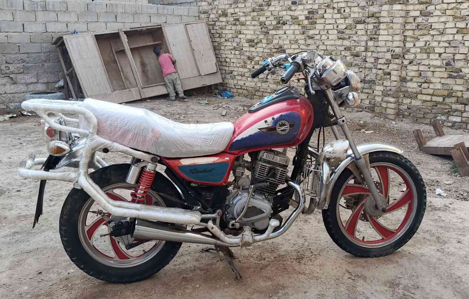 السلام عليكم شباب
دراجه جونده للبيع موديل 16 أصولي اوراق دراجه حلوه ونضيفه خير من الله *********** مامتواجد ع فيس السعر 750 وبيها مجال
