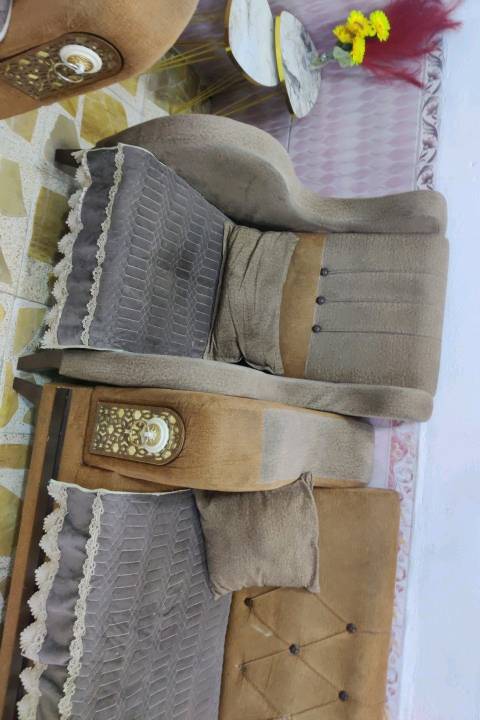 قنفات مثل ماموضح بالصور نظيفات للبيع السعر
300وبيها مجال حك الجيه