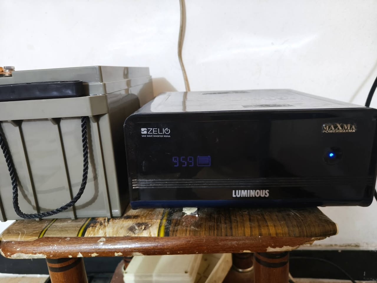 صباح الخير ♥️ 💙 💚
عاكسة maxima Luminous zelio 900va عالمية من اقوى وافضل العاكسات مستخدمة سعرها قفل 80 الف

باتري اصلي هندي ماركه EnerRocket مستخدم من شهر الثاني بعدها جديده اقسم بالله كارتونتها وياها 60 امبير ضخم ليد اسيد موقع ع النت بيها وتفاصيل سعره قفل 80 الف

بيهن ضمان من البيت واي خلل ما بيهن مكاني بغداد الحرية متوفر توصيل ***********
