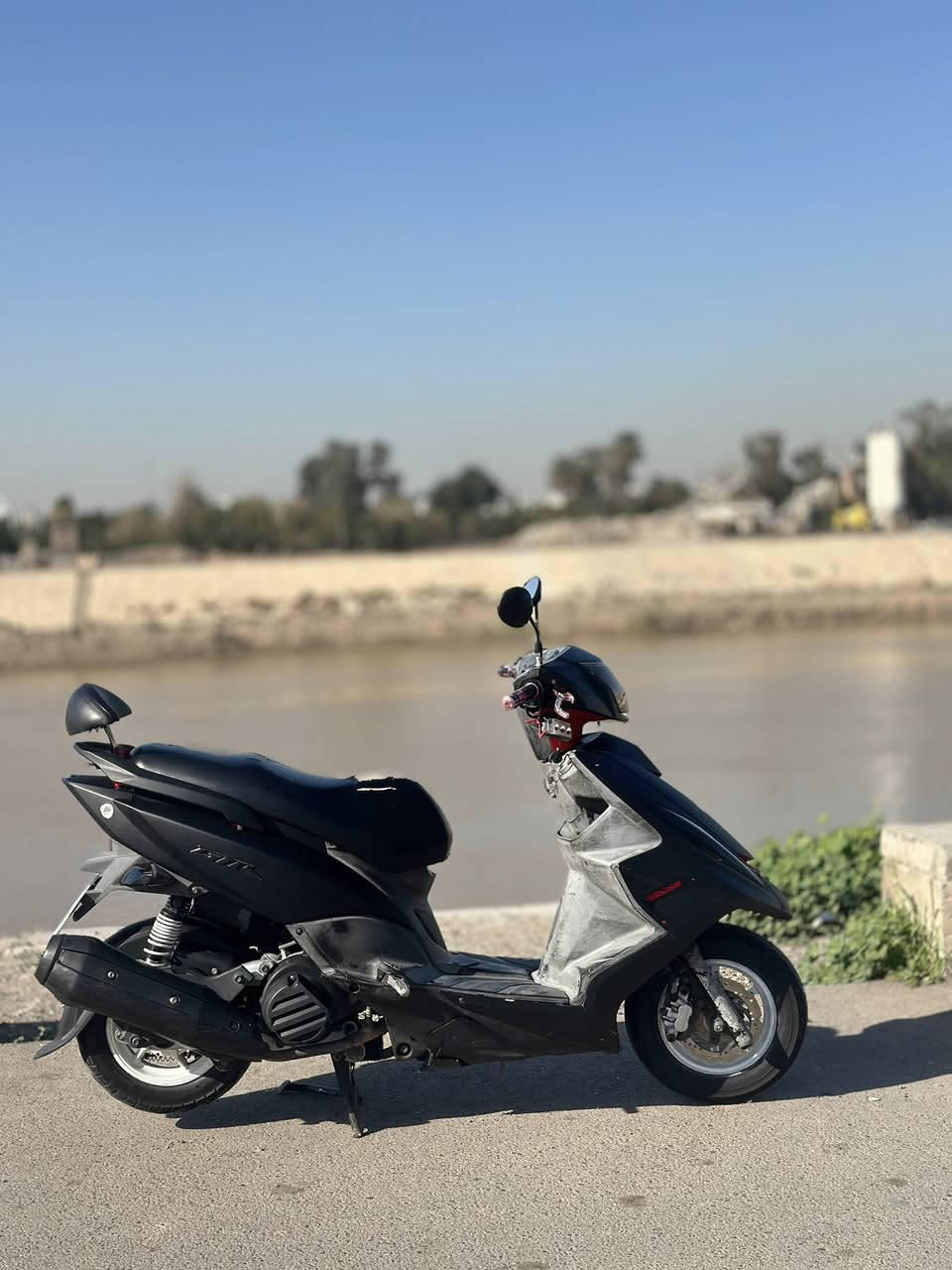 السلام عليكم دراجه جي تي ار للبيع مغلفه اسود طافي لونها الاصلي احمر دراجه خير من الله كلها بلاديه جيب الف فيتر وتعال افحص السعر :مليون و50 وبيها مجال الاتصال :***********
