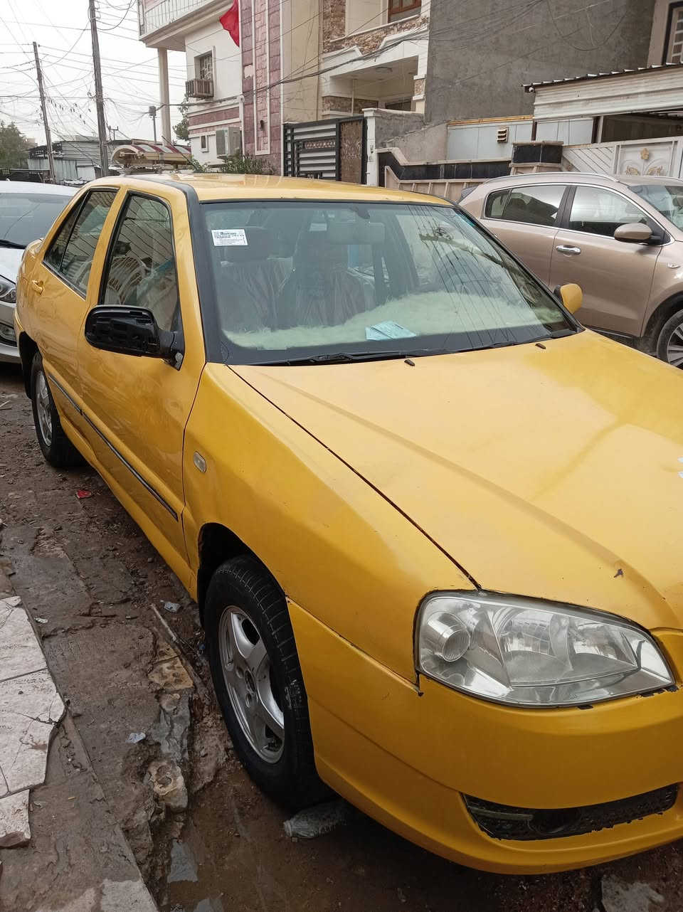 شيري كوين محور كورلا  م 11
رقم بغداد انگليزي بأسمي هزه و سنويه وهيئه مصفره
مكانه بغداد حي الجهاد *********** اتصال
***********  الاسيا وات ساب
سياره نظيفه ومرتبه
حداديه نص عمر
باتري جديد كهربائيات كله شغاله
مكينه ناعمه و من ادوسله حيل يطلع دخانه قليل مرات صوج دهن او ايسي ماعرف
كيره طبه خفيفه عندي اذان تعبانه تنميراته كلش حلوه ونشط لابي صفنه ولا ياخر
بيه ضربه بالجاملغ الخلفي

سياره كلشي ذكرته اللي بيه أمانة الله
السعر المطلوب ٢٨ وبيه مجال حگ الجيه
