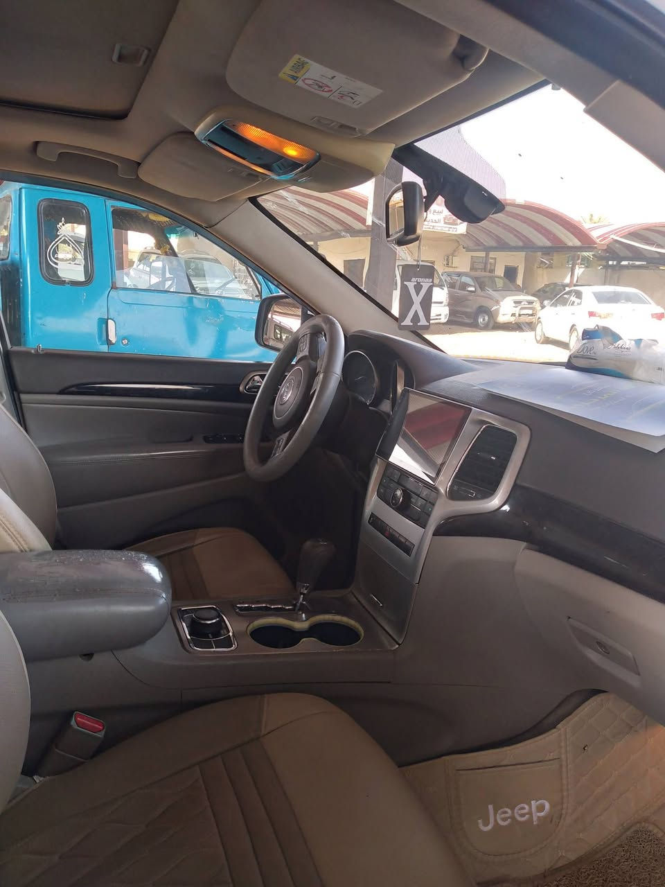 جيب لاريدو فول خليجي واحد على واحد موديل١٣ بغداد كفاله عامه السعر ١٨٠ ت*********** ٥
