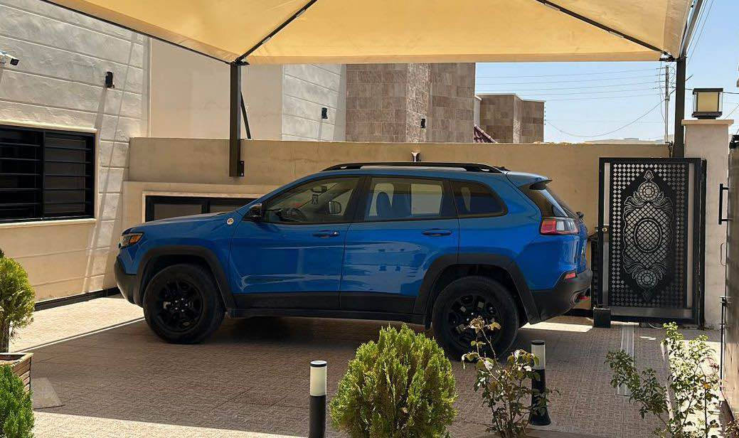 جيب شيروكي بزون 2022 سياره نضيفه جداً ماشيه 65 الف كلين وارد كندي بدون حادث
مكينه 3200  ، بصمه ، سايد بريك بصمه و كشنات جلد والكرسي كهربائي وحساس خلفي وامامي +كامره ، الجنطه كهرباء 
 ، رقم اربيل الجديد وسياره بأسمي
السعر 240 ورقة وبيها مجال تكريت, صلاح الدين


**إذا كنت صاحب هذا الإعلان وتريد حذفه لأي سبب، رجاءا أرسل رسالة إلى الدعم الفني**