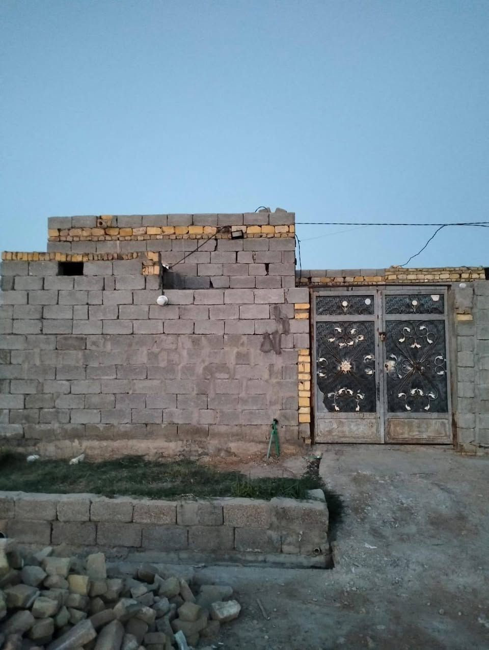 مشتملين للبيع حي شهداء خلف محطة سما الفرات واحد بيه غرفه ومطبخ وصاله وديوانيه والثاني بيه غرفه ومطبخ وصاله وصحيات اللاستفسار الاتصال على الرقم***********
***********
