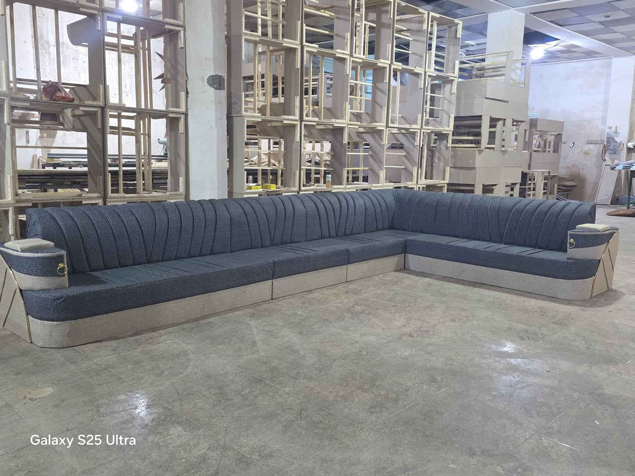 سلام عليكم 
ديوان 7 متر 11 مقعد  🛋️
خشب روسي 💥
سفنج مميز اول 💥
سعر مفرد ( 300 ) الف فقط 
سعر جمله (280) الف فقط و يوجد اسعار مناسبه لأهل المعارض 
مع 3 كوشات هديه 🎁
عنوان كركوك قادسية 
*********** 📞📞 كركوك, العراق
