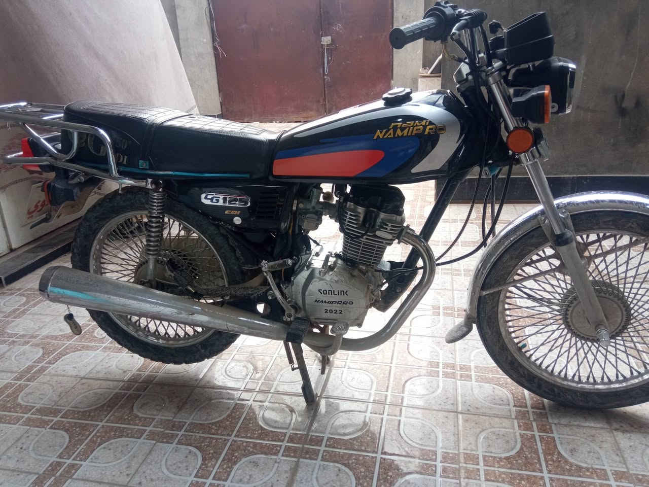 الشرح بالفيديو شباب مستعجل ع بيعتها دراجه لوك جديده ماعايزه اي شي بس لن مطر وطين الشوارع ماغاسلها اني مكاني نجف كوفه الي يريد يتصل ويدلل السعر 800او بيها مجال ادللو ***********
