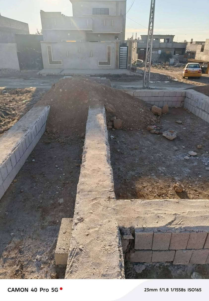 كاع للبيع بها تكعيب مقاطع قلان تبه المساحه 100 م معامله تمليك باسمي سند زراعي  ابيض خدمات متوفره ماء و كهرب وتبليط التفاصيل رقم الموبايل *********** السعر 18
