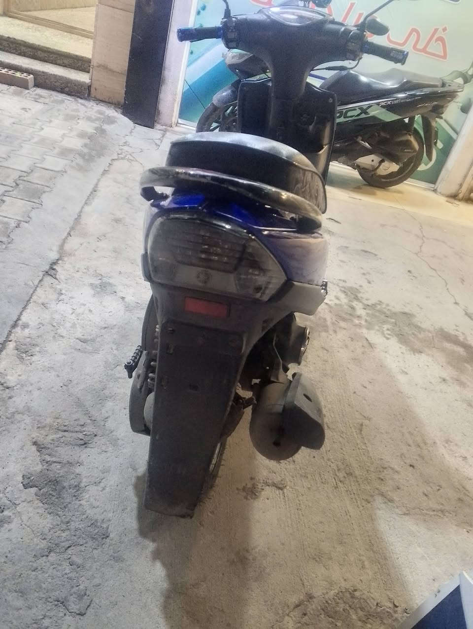 السلام عليكم 
دراجه فقط كشرهه تجاري برغي ما مفتوح بالمكينه حته الكابريتر البلادي دراجه خير من الله كل الكهربائيات مكفوله نص نكره سلف هندر السعر ٦٥٠
بغداد حي الجامعه 
***********
