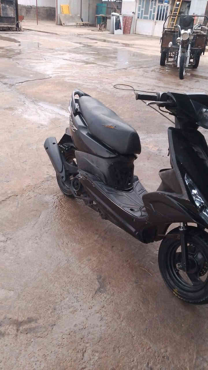 سلام عليكم دراجه ماكس مضلع الحديث شغاله كامله مكينه مامفوتحه ولا مجفته بس نقصه باتري سعر 550وببه مجال قليل ***********مكاني دوره
