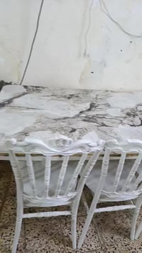 ميز طعام • ٥ كراسي • قابل تفاوض