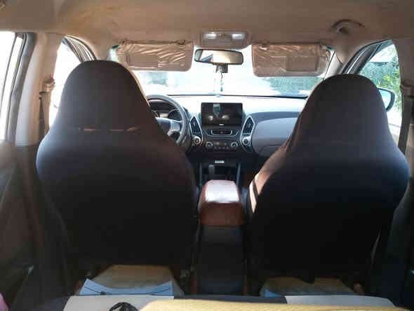 السلام عليكم 
توسان موديل ١٢ خليجي مكينه ٢٤٠٠ فور ويل رقم بغداد السنويه بأسمي لل ٢٧ مكاني بغداد 

***********
السعر ١٣٠
