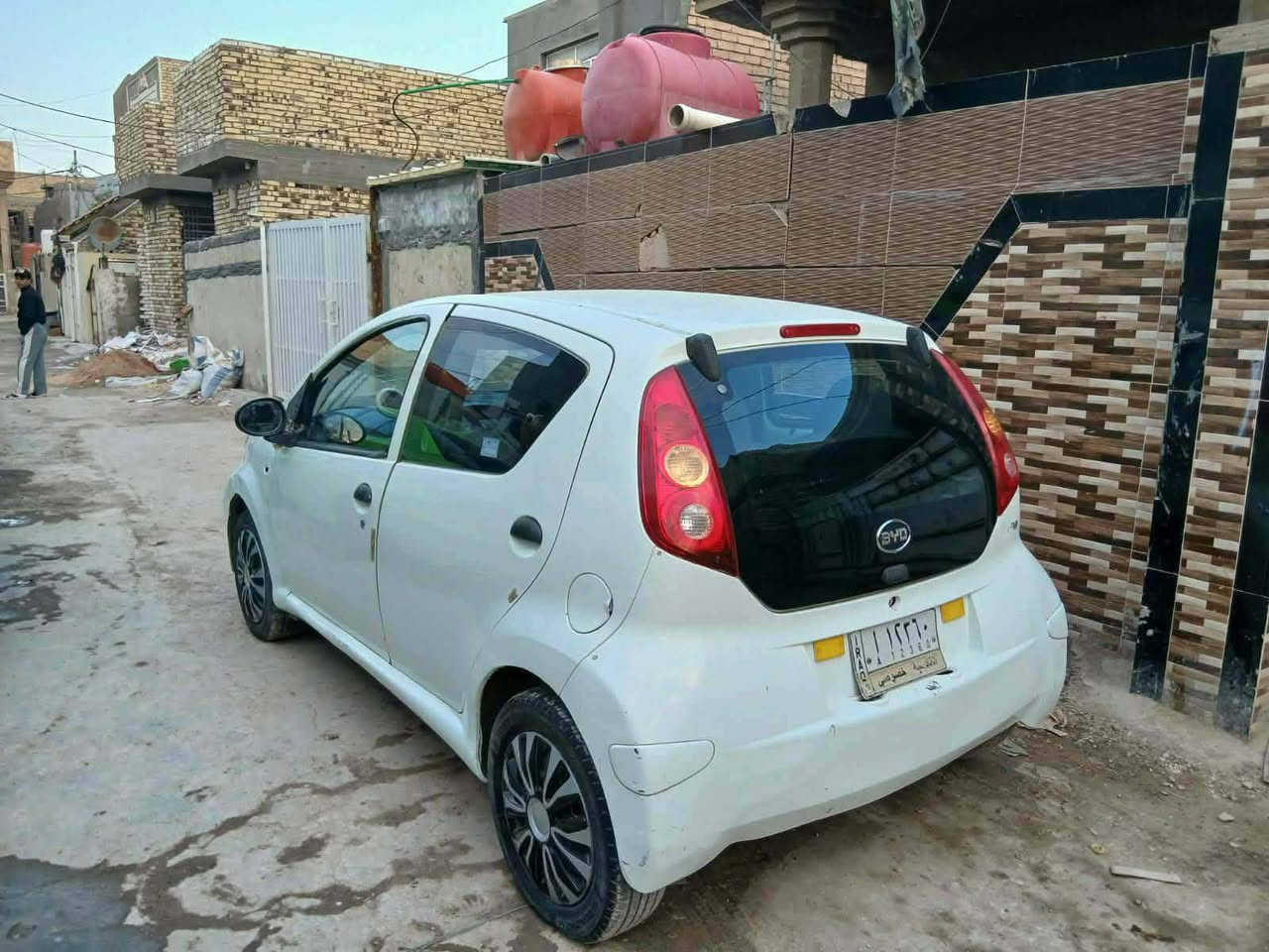 السلام عليكم بي وإيدي موديل 2012 كير عادي مشروع وطني السعر 27 بيه مجال المكان بابل الاتصال على الرقم ***********
