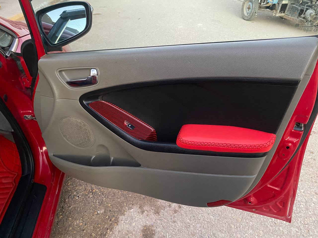 السلام عليكم 
سيراتو ١٣ بغداد عداد ١٨٥ الف 
فقط بارد حافت البنيد والباقي كفاله 
الشركه الدوليه لد امامي خلفي كامره بلاديه 
شفتات استيرن كير ومحرك مكفولات شركه 
*********** السعر ١١٧ وبيه مجال
