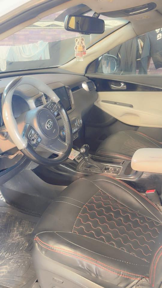 سياره سورنتو مديل 2015
أربعه سلندر 
 سياره مكفوله و حلوه 
بيها ملاحضات  بسيطه 
رقم أربيل تحويل ثاني يوم 
مكاني بغداد حي اور 
اتصال ***********
