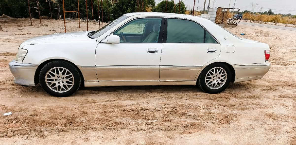 السلام عليكم ورحمه الله
للبيع كراون ملكة.. سياره جاهزة گير مكينه فيفتي شرط تبريد ثلج سبلت دوار تخم تاير جديد غرفه جديده.. 
سعر مناسب جداً 29 
گص جنطه أدوات بيها لوحات فقط 

للاتصال ***********
