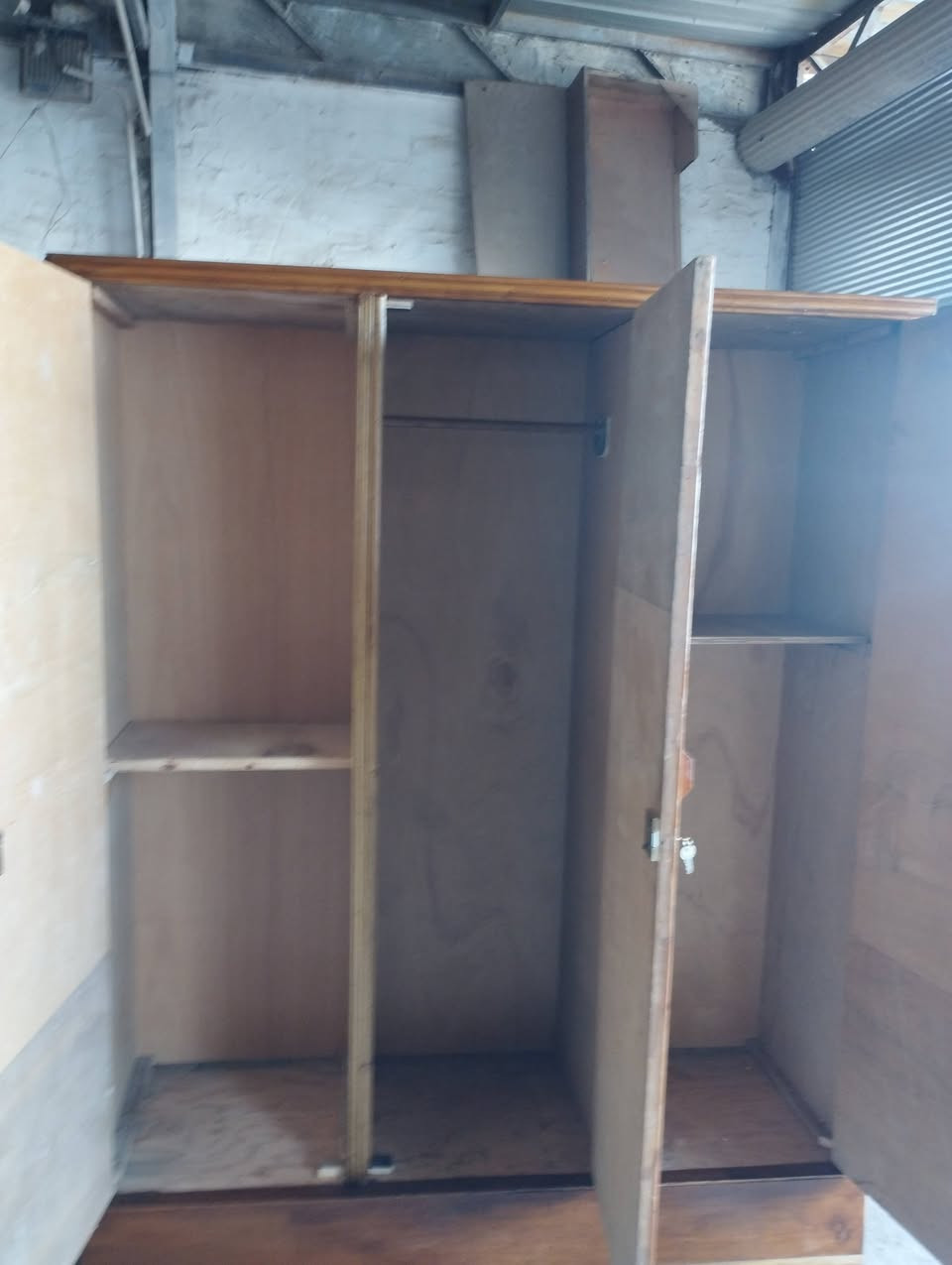 كنتور 3باب مستعمل مصبوغ وكامل للبيع العنوان حي العسكري قرب صيدلية الماس بالفرع للاستفسار عل رقم 📱 او مراسلة الصفحه   ***********. ***********
