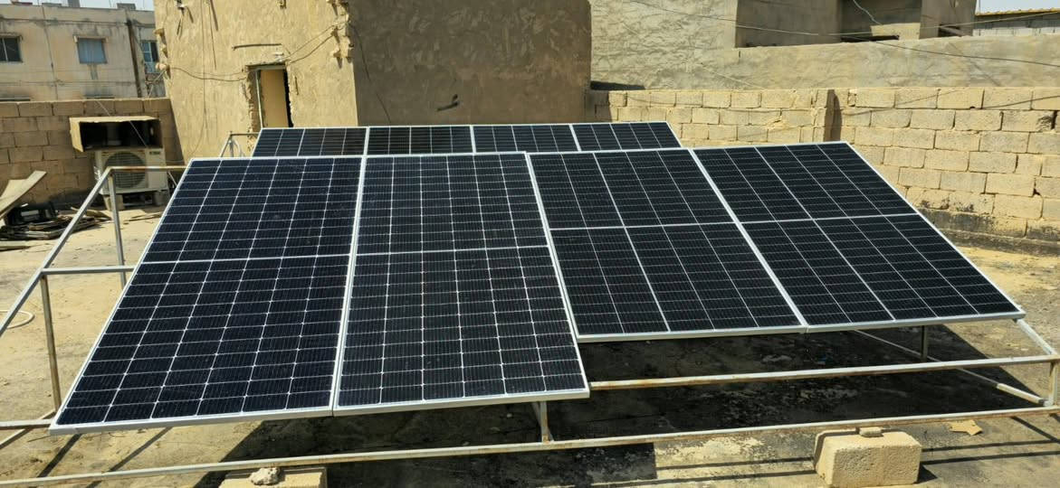 الواح شمسية 
للبيع مع القواعد 
عدد الالواح 8 
6 الواح 400 واط 
2 الواح 450 واط 

الانتاجية الاجمالية 370 فولط 
 
للاستفسار وتساب حصرا 
***********
